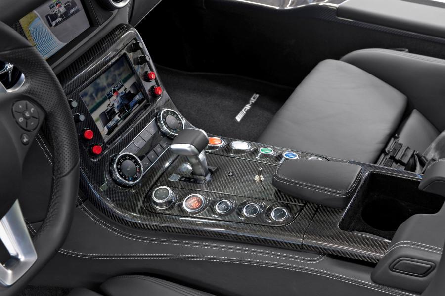  Mercedes-Benz SLS AMG F1 Safety Car 2010 года  (фото 5 из 46)